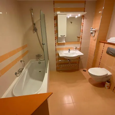 Emerald Family Studio Apartment Rawda